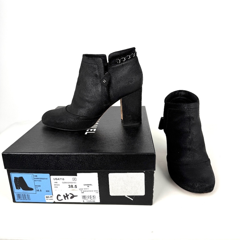 CHANEL 2014 Interlocking CC Chain Logo Black Ankle Booties Boots 38.5 8